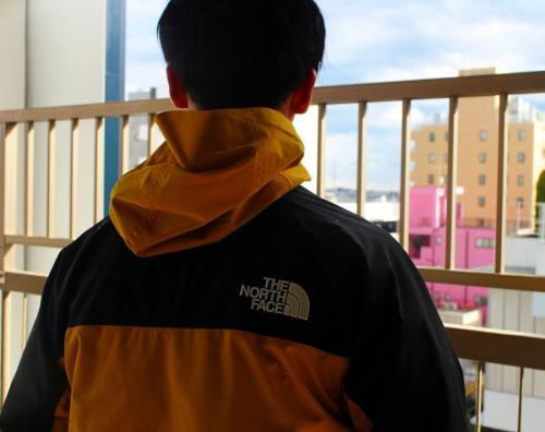 マウンテンライトジャケットのイエロー/ブラック