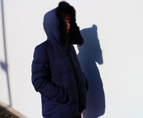 ダウンジャケットのネイビー