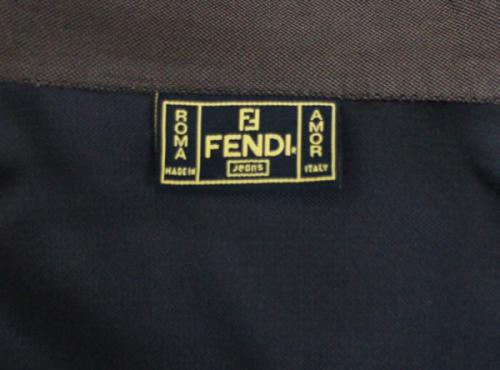 ロゴジャケットのブラウン