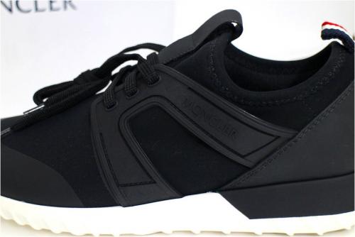 モンクレールのロゴスニーカー