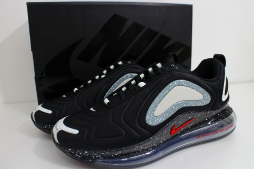 コラボ・別注アイテムのNIKE×UNDER COVER