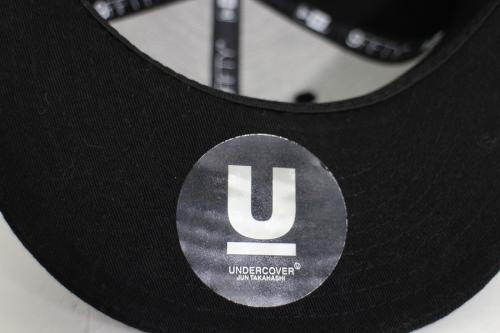 スナップバックキャップのブラック