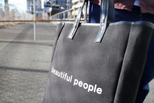 シェイプメモリートートバッグのブラック