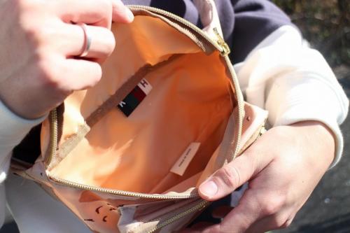 キスのボディバッグ