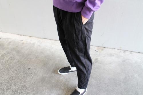 蒼氓イージーパンツのネイビー