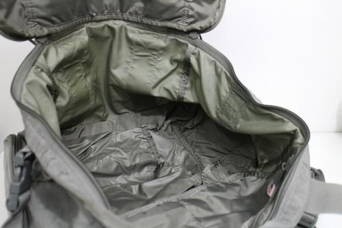 ブリーフィング × ビューティアンドユース×ニューバランスのメッセンジャーバッグ