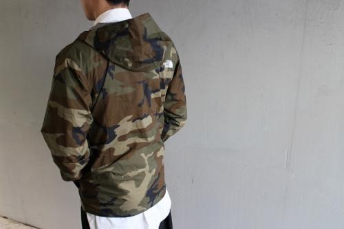 ノベルティベンチャージャケットのカーキ