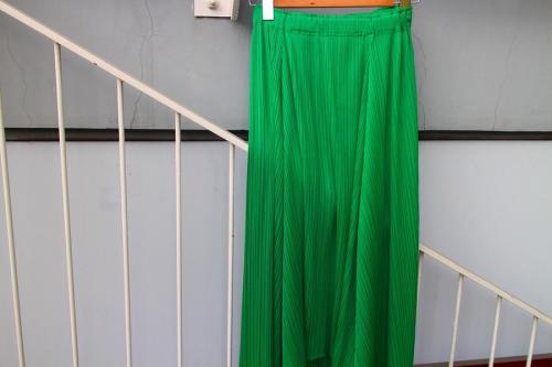 プリーツプリーズのプリーツマキシスカート