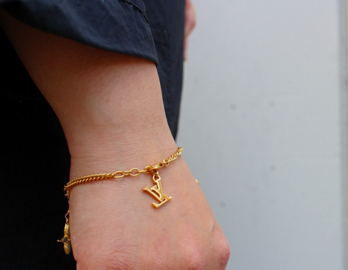 ラグジュアリーブランドのLOUIS VUITTON 　