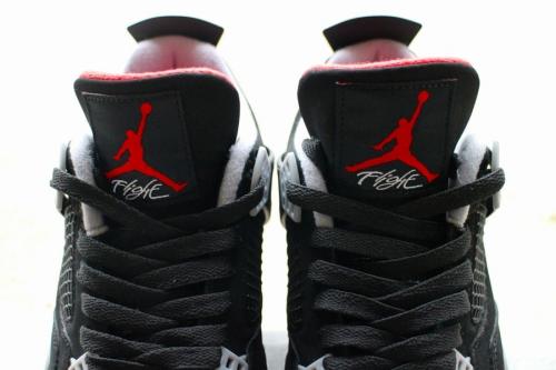 ナイキのジョーダン4