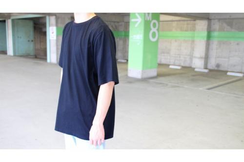 デザインTシャツのブラック　マルチカラー