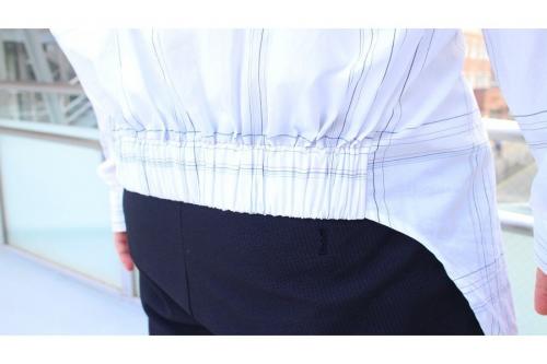 チェックシャツのホワイト