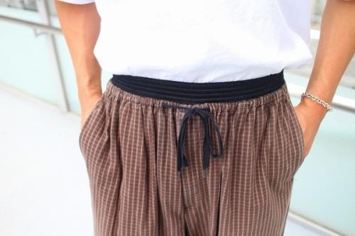 居間着パンツのブラウン
