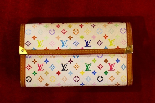 ラグジュアリーブランドのLOUIS VUITTON 　