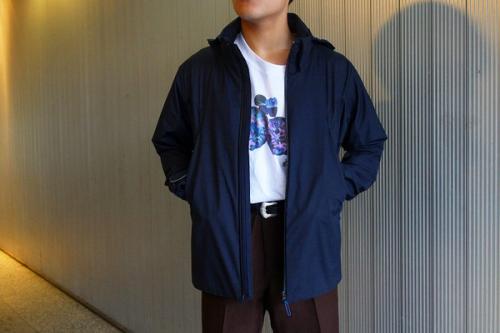 ハードシェルのネイビー