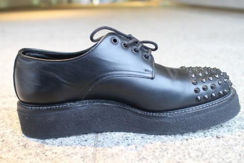 フットザコーチャーのラバーソールスタッズシューズ