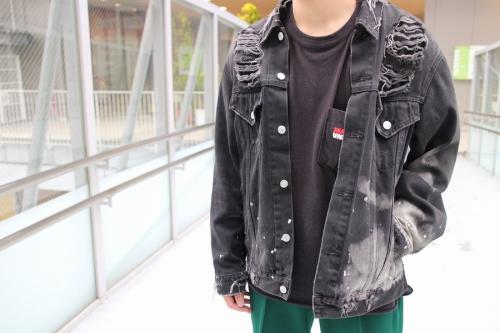 COLLAGE RANDOM BLEACH ルーズデニムジャケットのブラック