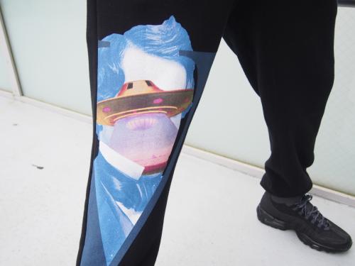 スウェットパンツのブラック