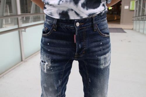 デニムパンツのインディゴ