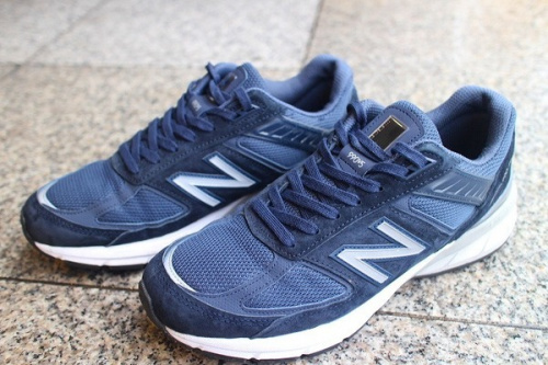 スニーカーのNEW BALANCE