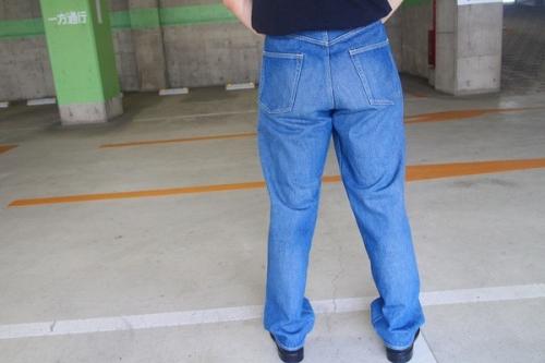 オーラリーのハードツイストワイドデニムパンツ