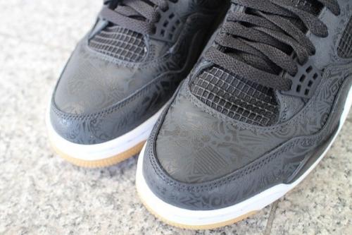 ナイキのAIR JORDAN 4