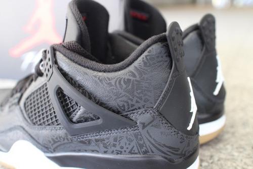 AIR JORDAN 4のブラック