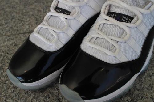 ナイキのAIR JORDAN 11