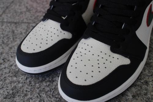 ナイキのAIR JORDAN 1