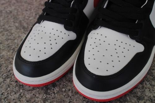 ナイキのAIR JORDAN 1