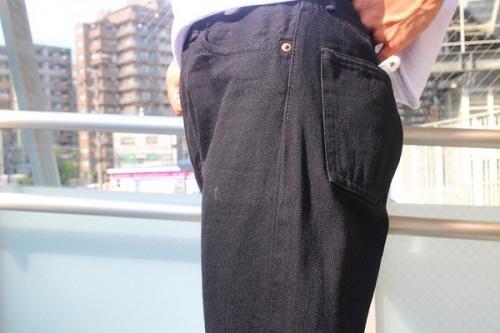 カンタータのデニムテーパードトラウザー