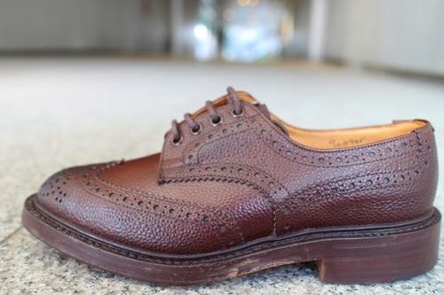 ウィングチップシューズのブラウン