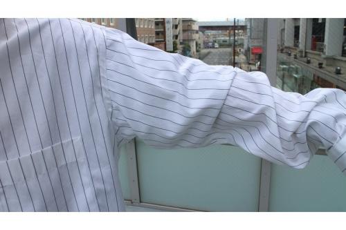 ストライプシャツのホワイト