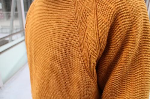 ヤシキのたすき掛けニット