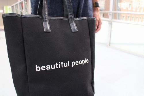 ビューティフル　ピープルのキャンバスロゴトートバッグ