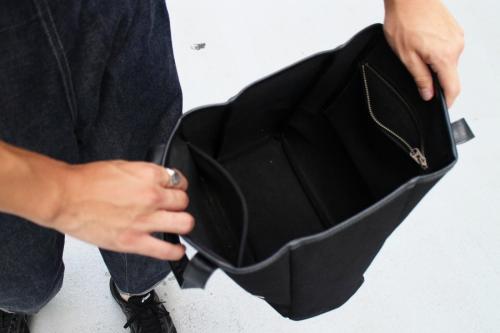 キャンバスロゴトートバッグのブラック