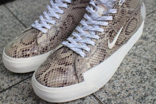 ナイキSB×ソウルランドのハイカットスニーカー