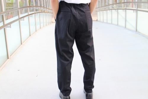 グラフペーパーのフレンチコックパンツ