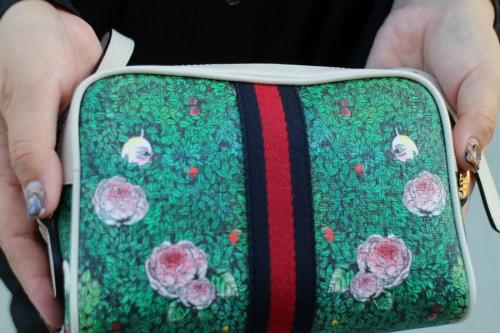 ミニショルダーバッグのホワイト×グリーン