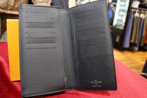 長財布のダミエ・グラフィット