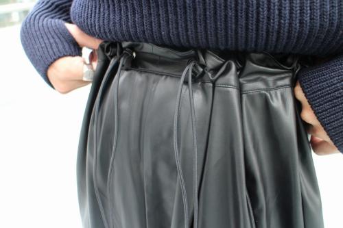 フェイクレザーワイドパンツの未使用品