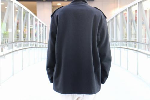 スタンドカラーメルトンコートのブラック