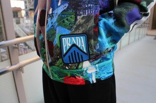 トラックジャケットのマルチカラー