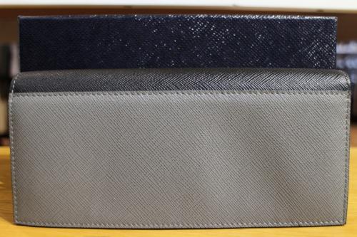 プラダの長財布