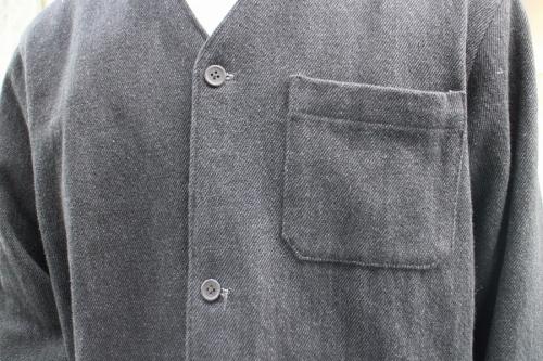 Vネックジャケットのネイビー