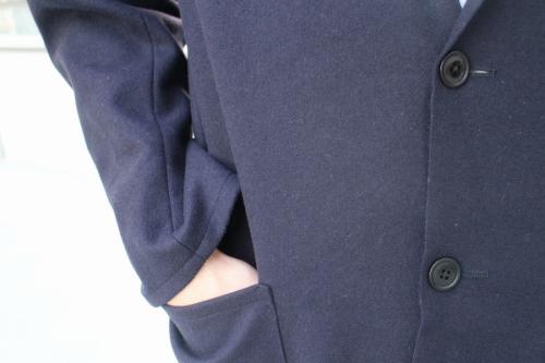 フェルトンジャケットのネイビー