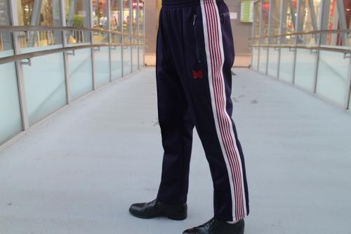 トラックパンツのナロー