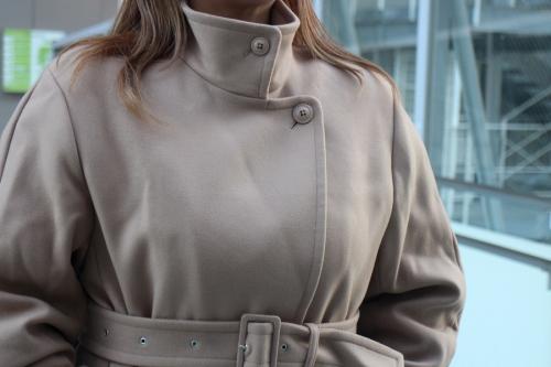 メルトンスタンドカラーベルトコートのベージュ