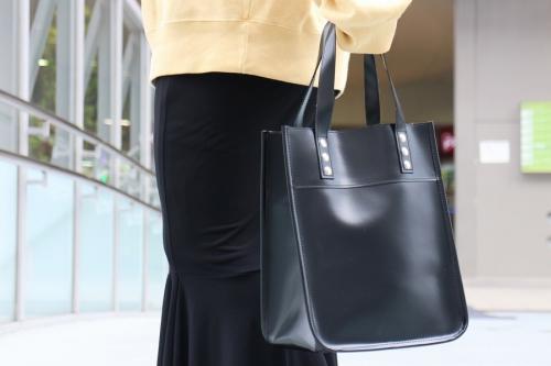 トリコ コム デ ギャルソンのスタッズトートバッグ