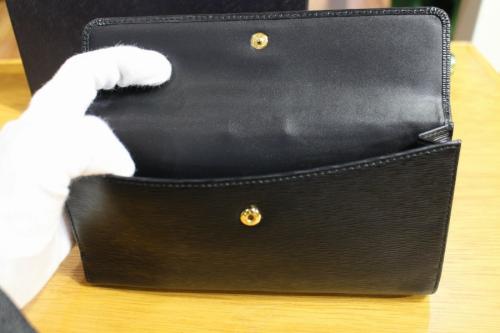 長財布のブラック